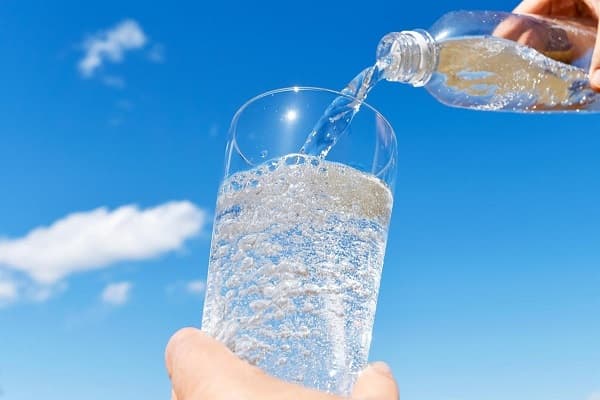 فروش آب معدنی گازدار + قیمت خرید به صرفه